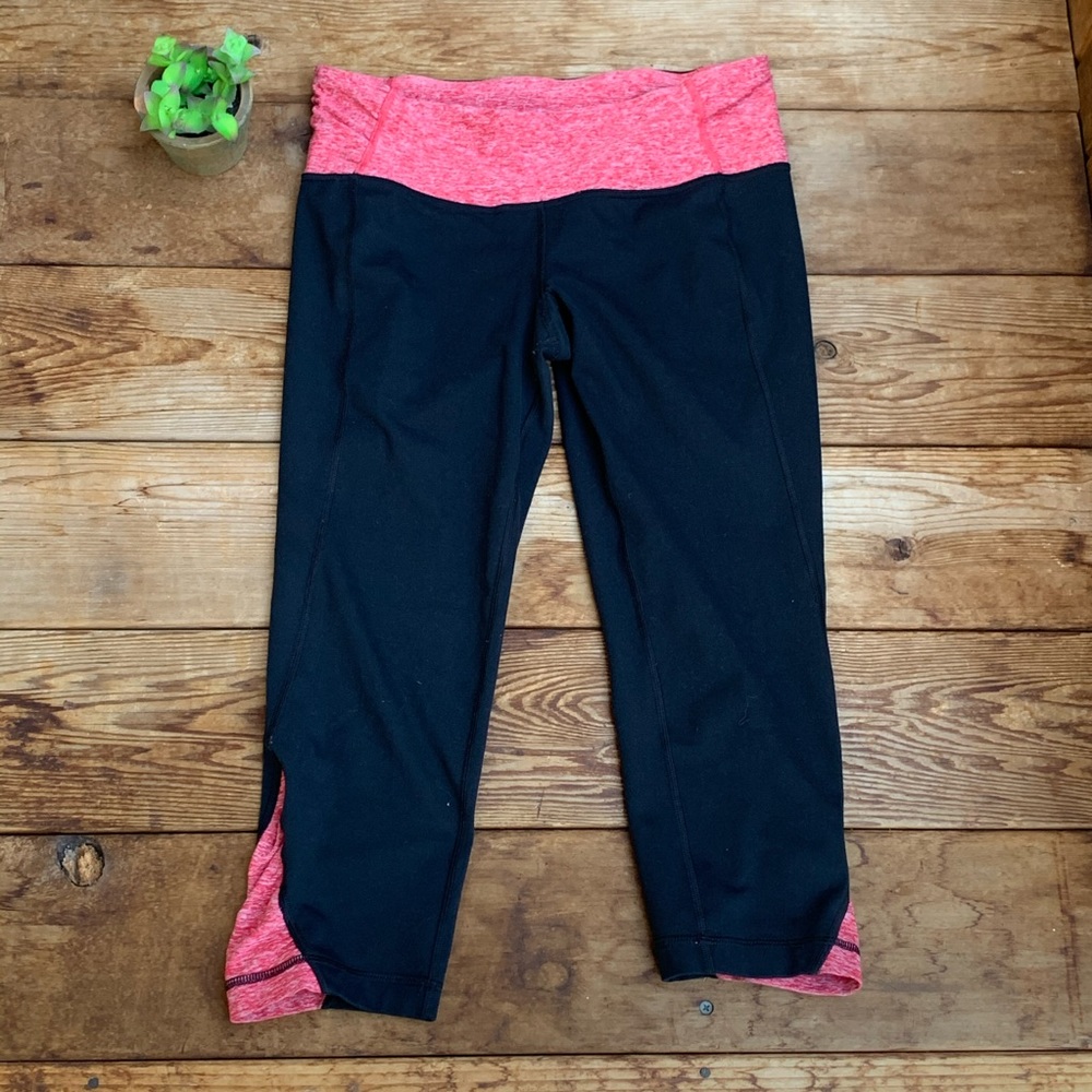 Under Armour cropped compression pants
